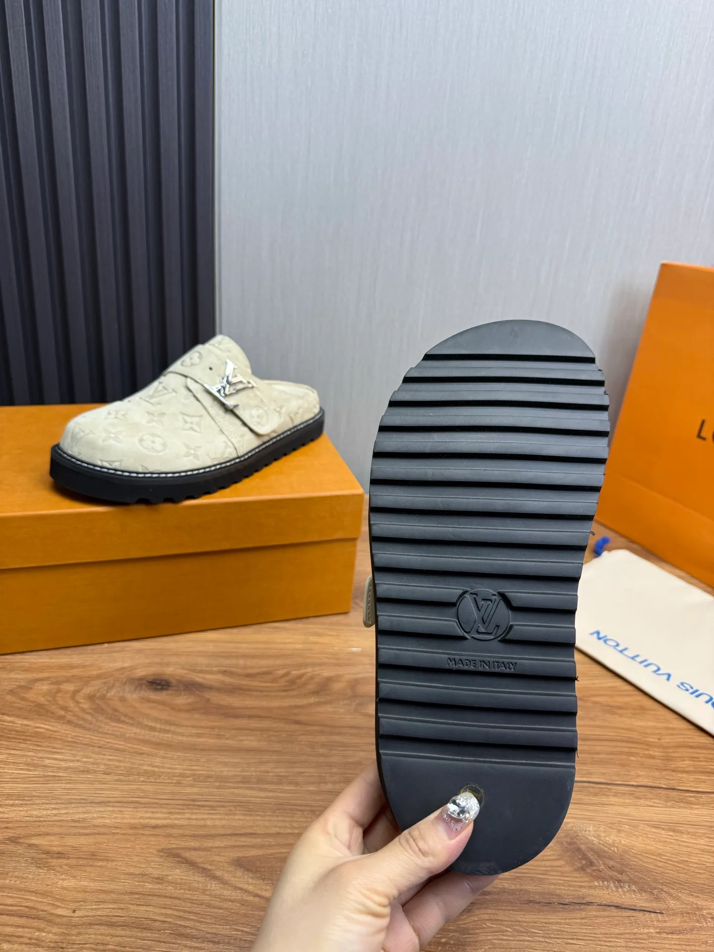 Men's men's shoes 460💰 Lv. Popular couple slippers hot sale🩷💚 🩴Official website one to one production 35-45 sizes 45 46 🉑️Customized!
